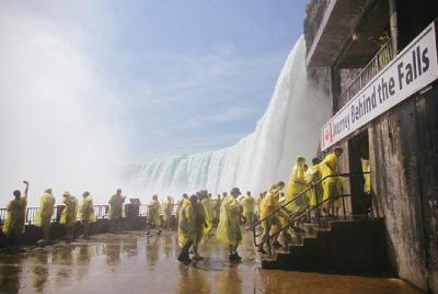 Luxury Small Group Gems of Niagara Tour with Cruise & Journey Behind the Falls