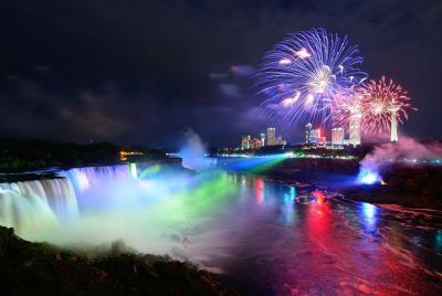 Niagara Falls Night Tour with Dinner + Illuminate the Falls 