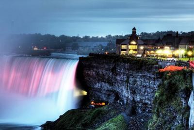 Niagara Falls Canada Tour from Day to Night with Dinner