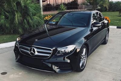 Departure Private Transfer: Niagara Falls to Toronto Airport YYZ in Business Car