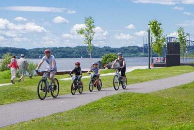 Quebec City Bike Tour Along Saint Lawrence River Quebec City Bike Tour Along Saint Lawrence River