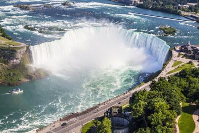 Niagara Falls Day Tour from Toronto + 2 Walking Tours and Wine Ta Niagara Falls Day Tour from Toronto + 2 Walking Tours and Wine Ta