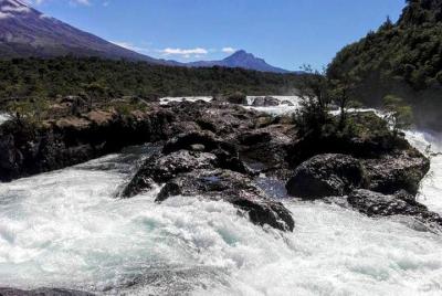 EXCURSION VOLCAN OSORNO (Parque Nacional Vicente Perez Rosales) EXCURSION VOLCAN OSORNO (Parque Nacional Vicente Perez Rosales)