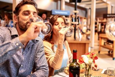 Tour of the Casablanca Valley with tours and wine tastings.