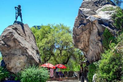 Santiago Airport Transfers: Santiago Airport SCL to Santiago in Business Car