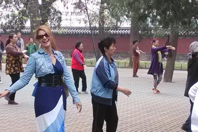 Beijing Walking Tour: Temple of Heaven and Hongqiao Market