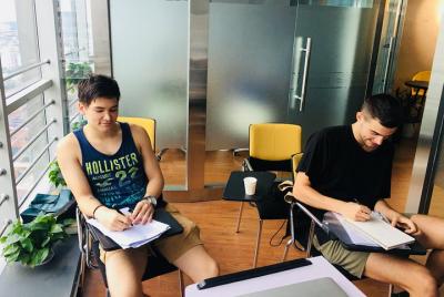 From the desk to the dining table,a Chinese class with food exper From the desk to the dining table,a Chinese class with food exper