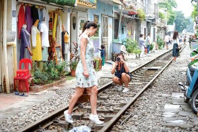 Limousine bus Hanoi - Ninh Binh & FREE student Guide for Hanoi Walking Tours  Limousine bus Hanoi - Ninh Binh & FREE student Guide for Hanoi Walking Tours