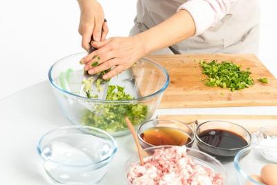 2-Hour Making Cold Noodles and Wolf-Teeth Potato with Chengdu Loc