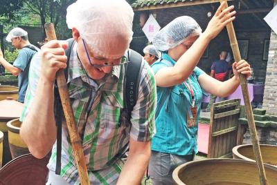 Private Exclusive Sichuan Spicy Cuisine Day Tour and Panda Base V Private Exclusive Sichuan Spicy Cuisine Day Tour and Panda Base V