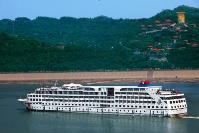 Yangtze River Deluxe Cruise 4D/3N from Chongqing to Yichang: Yang Yangtze River Deluxe Cruise 4D/3N from Chongqing to Yichang: Yang