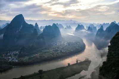 Private Panoramic Li River Hiking Day Tour from Xianggongshan to Xianei Private Panoramic Li River Hiking Day Tour from Xianggongshan to Xianei