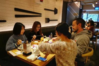 Enjoy Cantonese Morning Tea and Culture with local Enjoy Cantonese Morning Tea and Culture with local