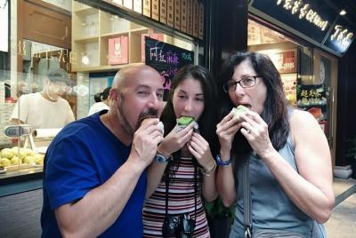 Night Tour: City Walking and Eating Localest Food With Cantonese Night Tour: City Walking and Eating Localest Food With Cantonese