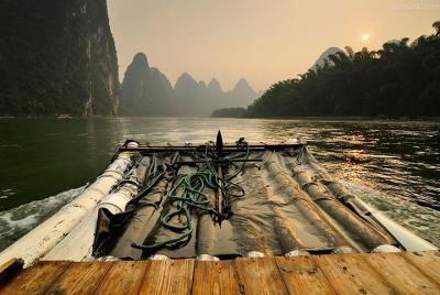 Guilin Small Group Tour – Li River Bamboo Rafting