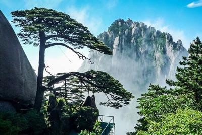 Amazing Huangshan Yellow Mountain Private Day Tour with Lunch and Cableway Ride  Amazing Huangshan Yellow Mountain Private Day Tour with Lunch and Cableway Ride