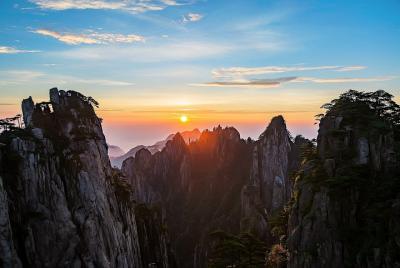 3-Day Mount Huangshan Private Tour with Hongcun Village and Tunxi Old Street  3-Day Mount Huangshan Private Tour with Hongcun Village and Tunxi Old Street