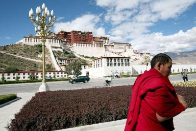 7-Day Private Tibet Tour: Lhasa, Gyangtse, and Shigatse 7-Day Private Tibet Tour: Lhasa, Gyangtse, and Shigatse