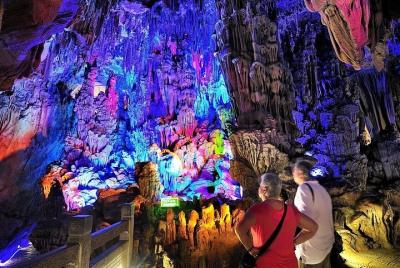 Pravite Guilin Day Tour:Fubo Hill,Reed Flute Cave,Elephant Hill,S Pravite Guilin Day Tour:Fubo Hill,Reed Flute Cave,Elephant Hill,S