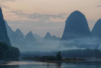 Private Day Tour to Yangshuo from Guilin: Yulong River, Li River Boat and More Private Day Tour to Yangshuo from Guilin: Yulong River, Li River Boat and More