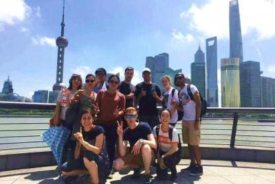 Classic Shanghai 8h Private Tour-Yuyuan Garden,The Bund+TV Tower 