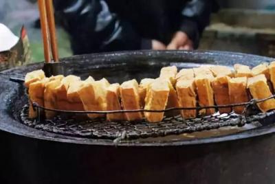 Night Market & Street Food Tour in Shanghai
