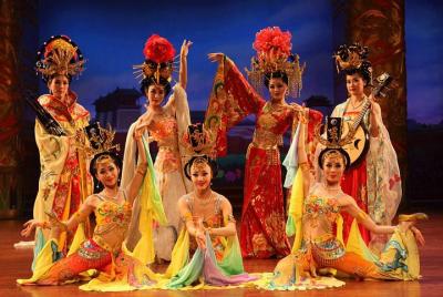 Evening Tour: Xi'an Tang Dynasty Music and Dance Show and Dumplin