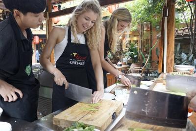 Half-day Xi Half-day Xi'an Biang Biang Noodles Cooking Class with Spice Marke