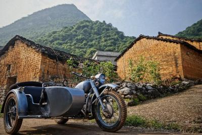 THE ETHNIC RIDE: Private tour in nature in sidecar
