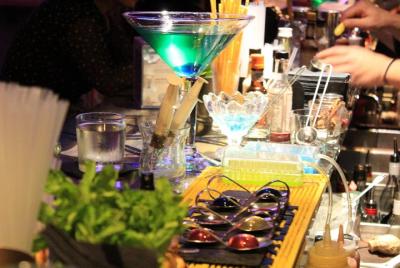 Molecular Mixology Course & Tasting Experience for 4 or More Molecular Mixology Course & Tasting Experience for 4 or More