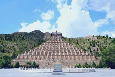 Yinchuan Private Day Tour to Western Xia Tombs and 108 Dagobas