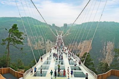 Full-Day Zhangjiajie Grand Canyon Glass Bridge Tour with Pick Up and Lunch