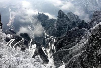 Private Day Tour of Tianmen Mountain with Skywalk and World's Longest glass bottom bridge