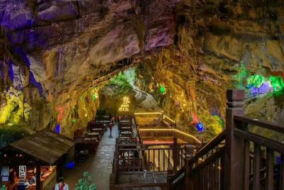 Group tour: Zhangjiajie grand canyon & Glass bridge & cave restaurant lunch