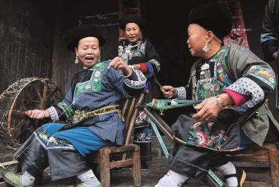 4 Day "Window" Tour Of West Hunan-Zhangjiajie+Miao Minority Village+Fenghuang 4 Day