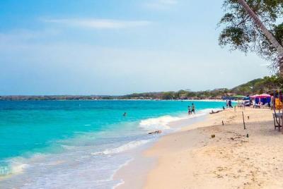 Tour to Playa Blanca Barú with Lunch and Hotel Pick-up