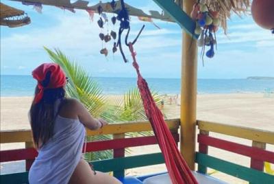 Day Tour in a cabin in front of the sea