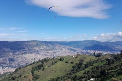 Paragliding medellin & transportation 