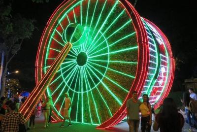 Medellin Christmas lights tour