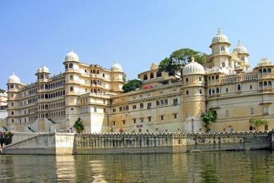 Udaipur City Day Tour With Kumbhalgarh Fort & Ranakpur Jain Temple Tour In 2 Day