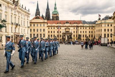 1-Hour Introductory Tour of Prague Castle With Fast-GET Admission
