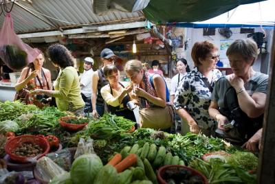 1.5-Hour Hanoi Chau Long Market Tour with Lunch 1.5-Hour Hanoi Chau Long Market Tour with Lunch