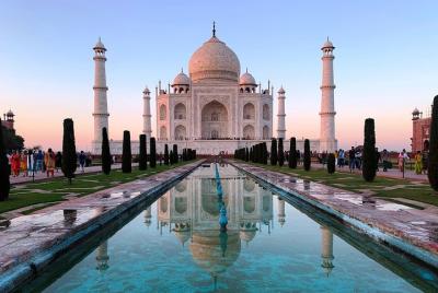 Taj Mahal Virtual Tour with a Guide(Online Experience ) Taj Mahal Virtual Tour with a Guide(Online Experience )