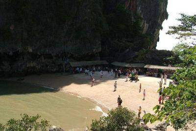 James Bond Island Sightseeing & Canoeing Tour by Speedboat from P