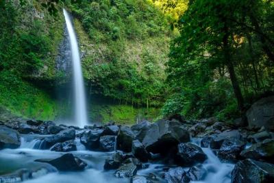 La Fortuna Waterfall & Arenal Volcano Hike La Fortuna Waterfall & Arenal Volcano Hike