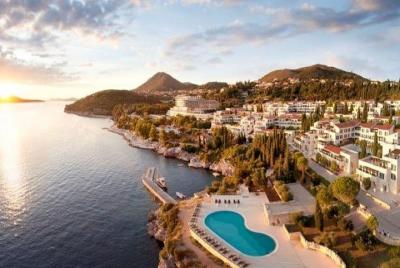 Transfer from Dubrovnik airport or Dubrovnik to Sun Gardens, Trst