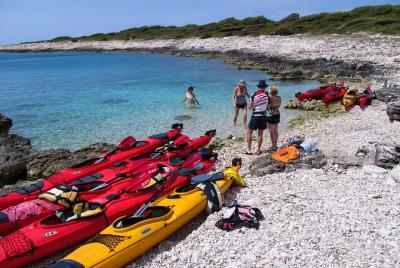 4-Hour Guided Sea Kayaking Activity in Hvar 