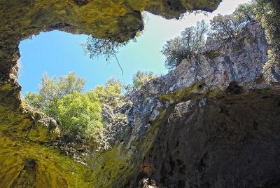 Vela Spila hike - Ice Age on the Mediterranean Vela Spila hike - Ice Age on the Mediterranean