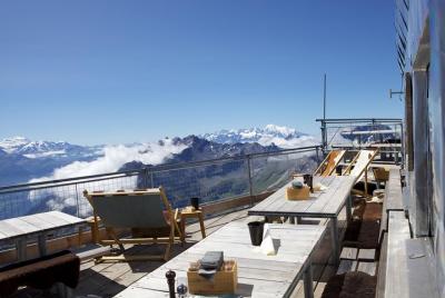 Glacier 3000 Gold Tour, Aperitif and Montreux Day Trip From Genev