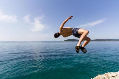 3-Hour Split Deep Water Soloing and Cliff Jumping Adventure